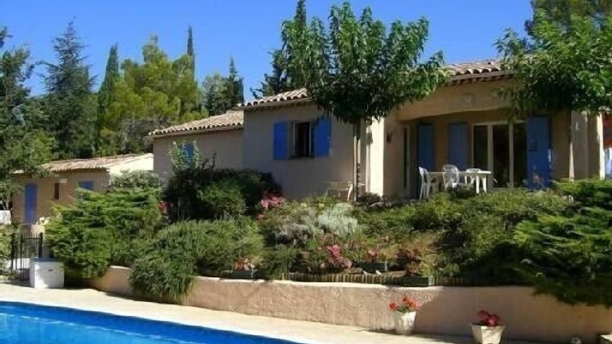 Gareoult House | Provencal farmhouse/1 large house + a small house with secure pool and garden