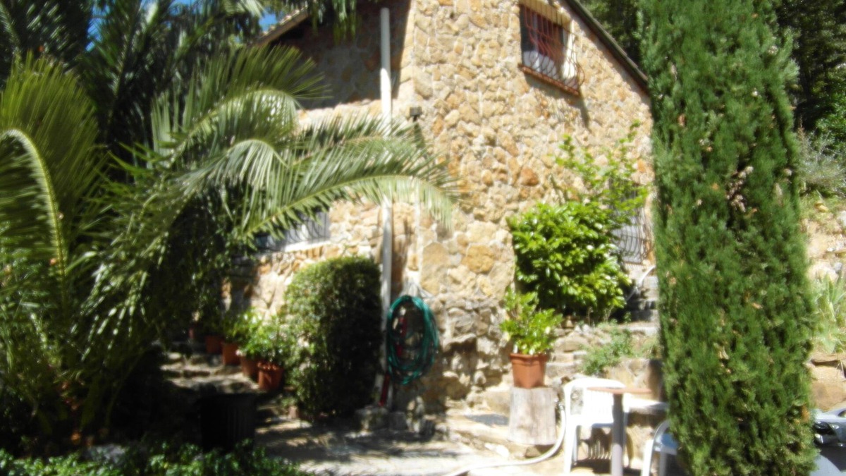 Evenos House | Provencal farmhouse in a natural setting
