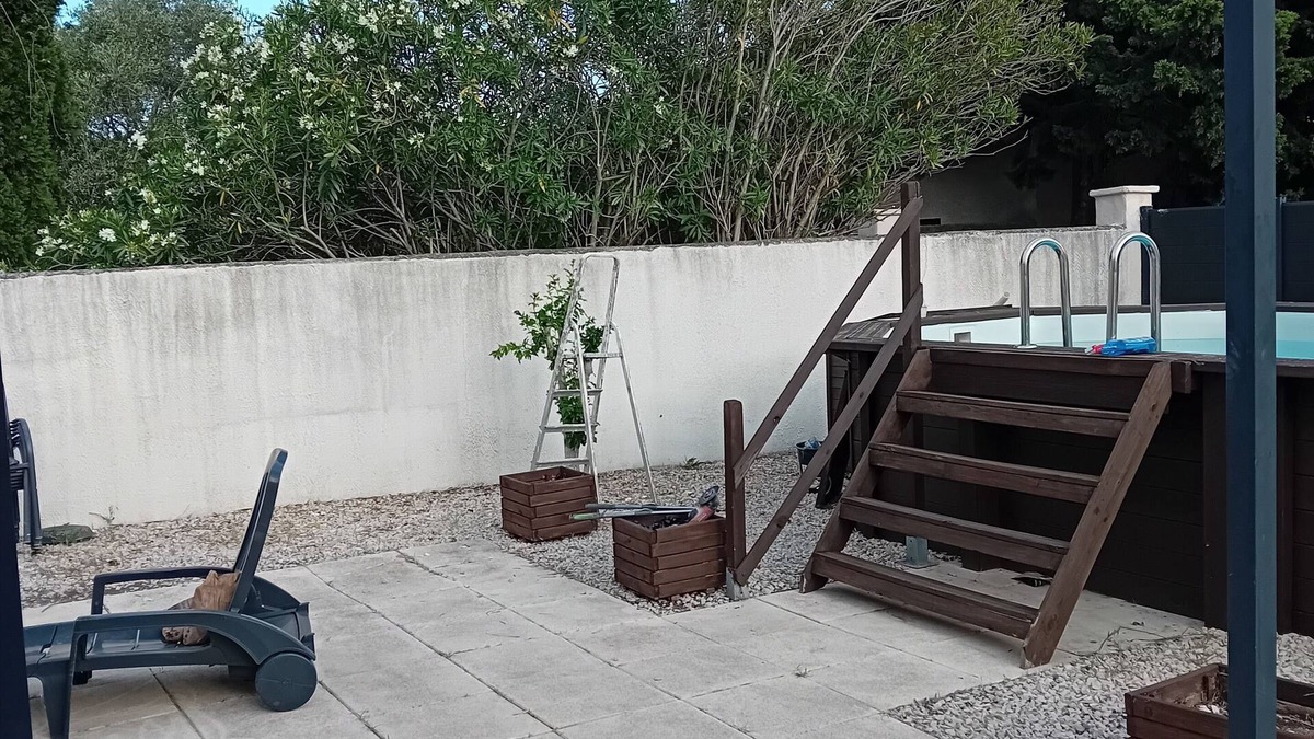 Morieres-les-Avignon Villa | Provencal villa near Avignon with above-ground pool