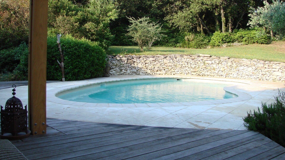 Les Hauts de Villeneuve Villa | Provencal villa with pool near Avignon