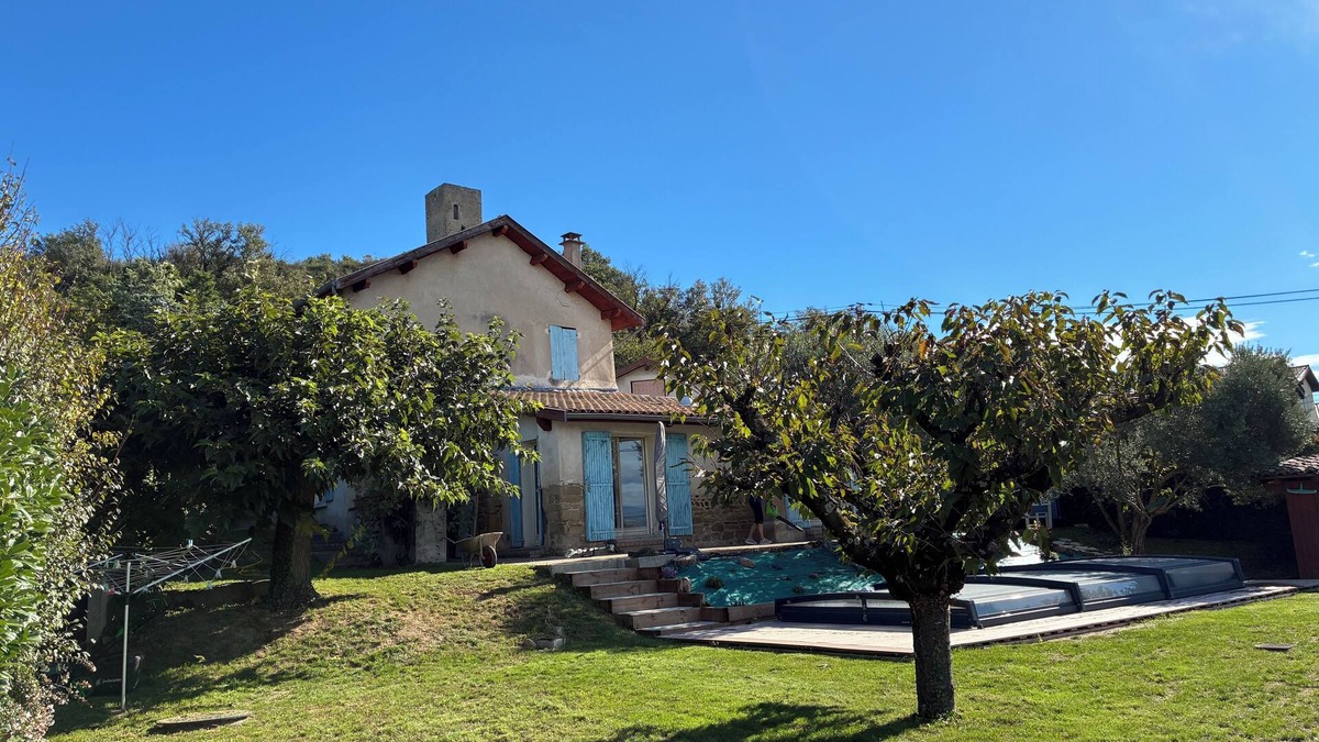 Albon House | Provencal-style gîte in a quiet location, private pool, view of the Ardèche in the Drôme.
