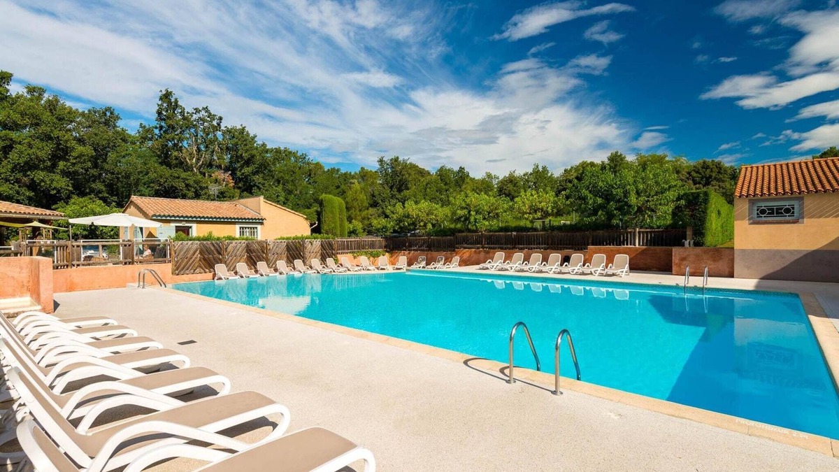 Gaujac House | Provencal-style maisonette with communal pool