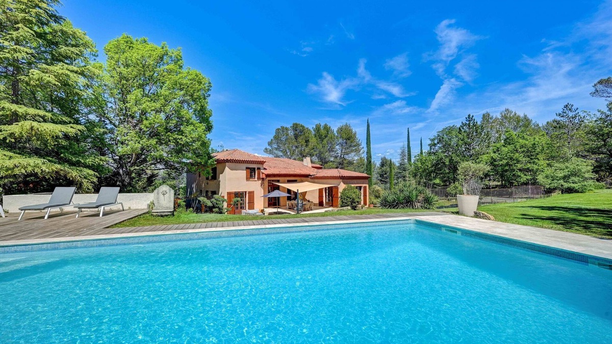 Peynier House | Provence house with swimming pool, Ste Victoire view, near Aix (sleeps 10)