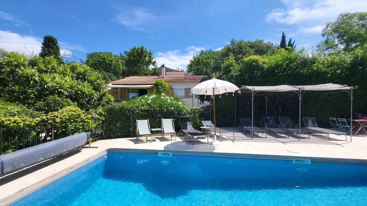 Rocbaron Villa | Provence verte 35 min from the beaches 5-bedroom villa in quiet location with private pool