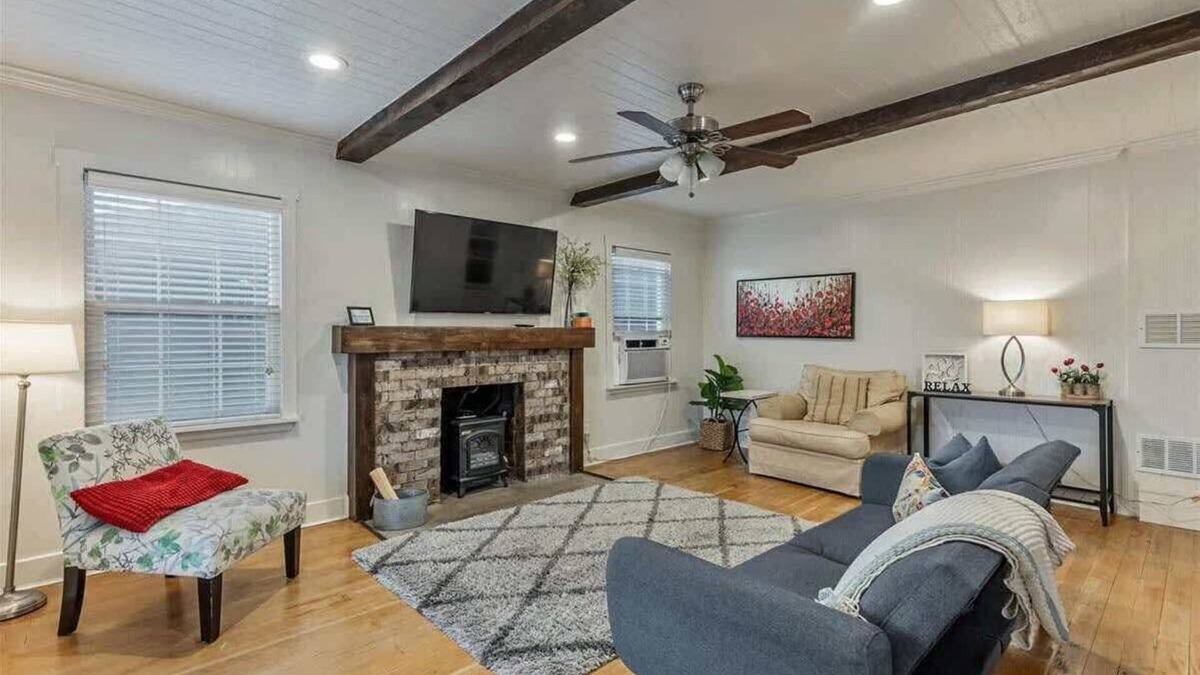 Provo House | Provo Airport, Two Units, Pickleball Close By!