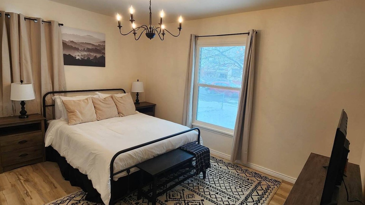 Foot Hills House | Provo Home! Close to BYU, Downtown Provo, 10 mins from Utah Valley University.