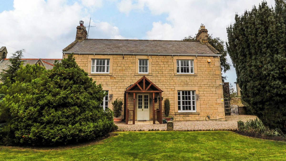 Prudhoe Cottage | PRUDHOE COTTAGE, pet friendly, character holiday cottage in Prudhoe