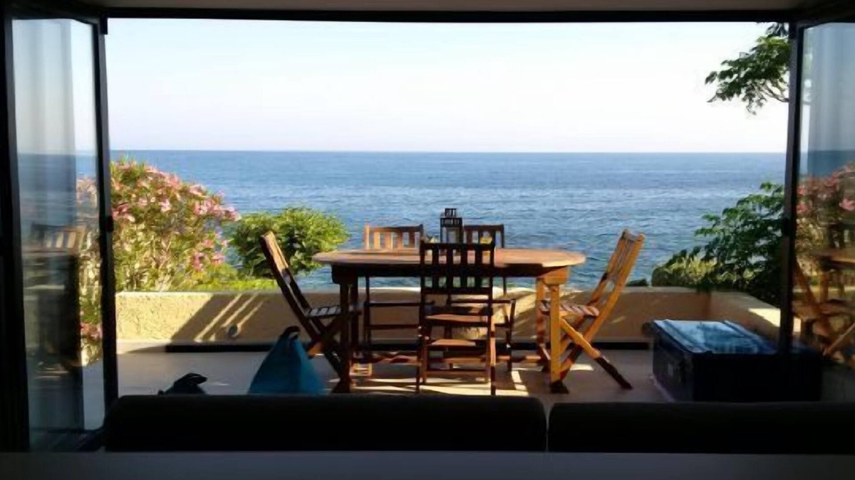 Marine de Saint Ambroggio House | Prunicce 32, feet in the water