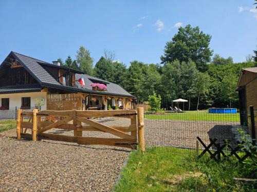 Srednia Wies House | Przy potoku