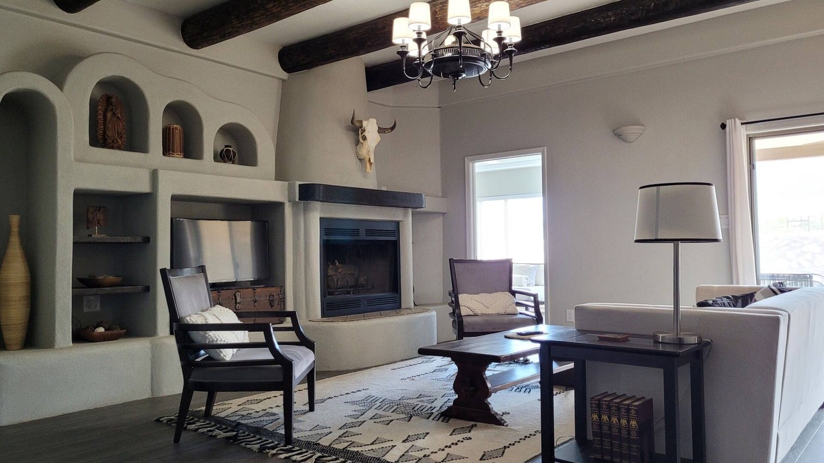 Talavera House | Pueblo style home with amazing views- just minutes from Organ National Monument!