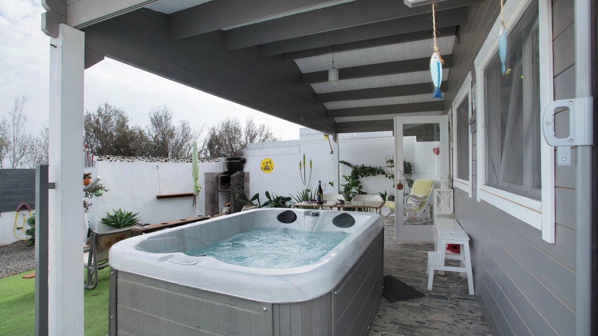 Telde Ski Chalet | 'Puerto Escondido' with Shared Pool, Private Terrace and Wi-Fi