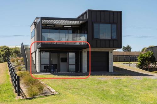 Pukehina House | Pukehina Estuary Sunset Views Studio