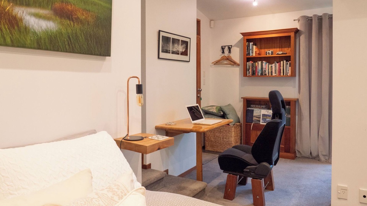 Plimmerton Apartment | Punga Hideaway- Set amongst native bush and birdsong