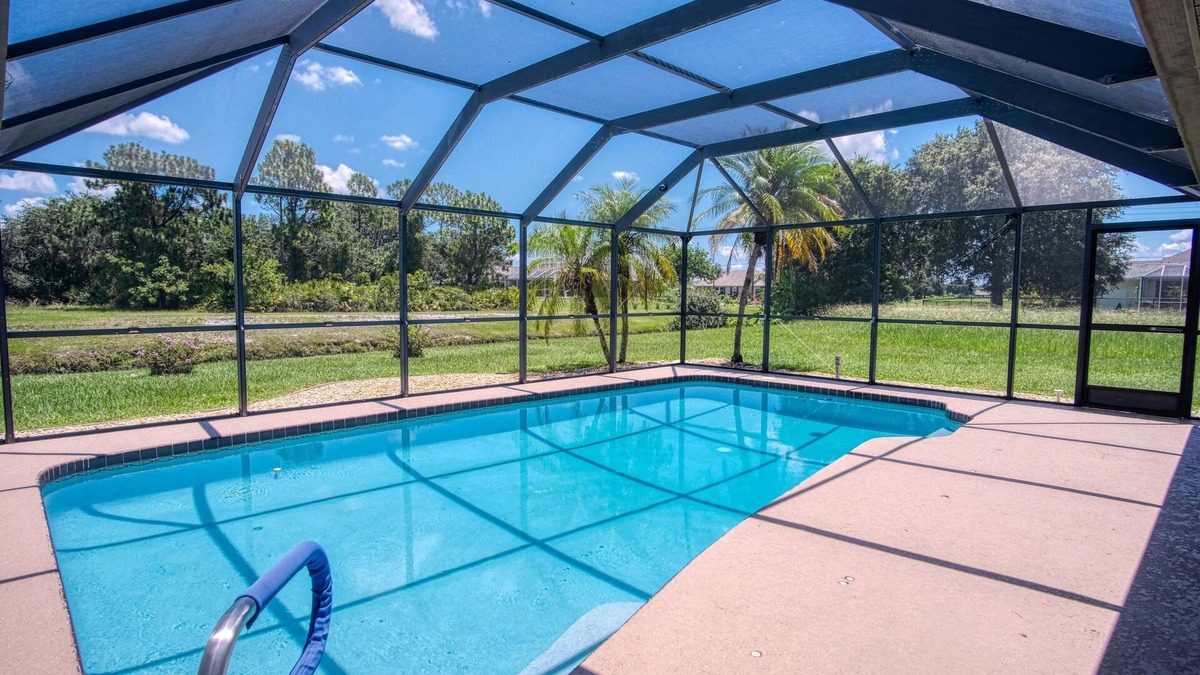 Deep Creek House | Punta Gorda Vacation Retreat with pool-15 minutes to downtown.