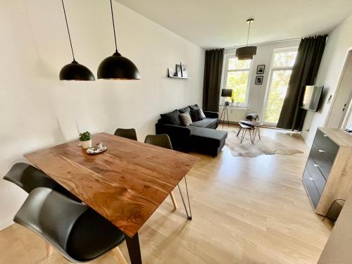 Eutritzsch Apartment | Purer Luxus mit 2 Schlafzimmern, Balkon und Privat-Parkplatz