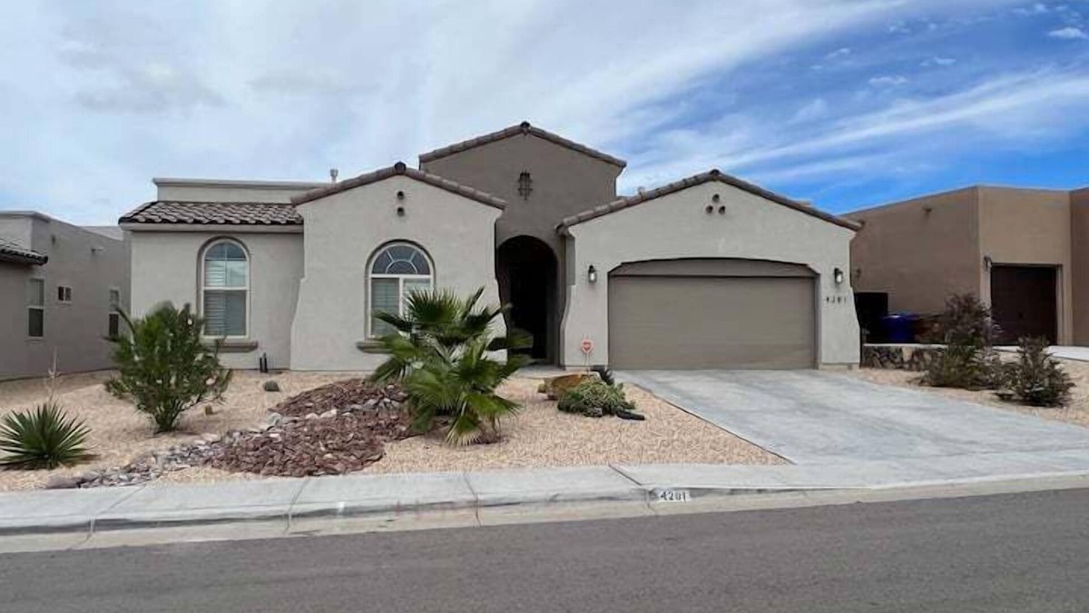 Las Cruces House | Purple Sage Garden Retreat