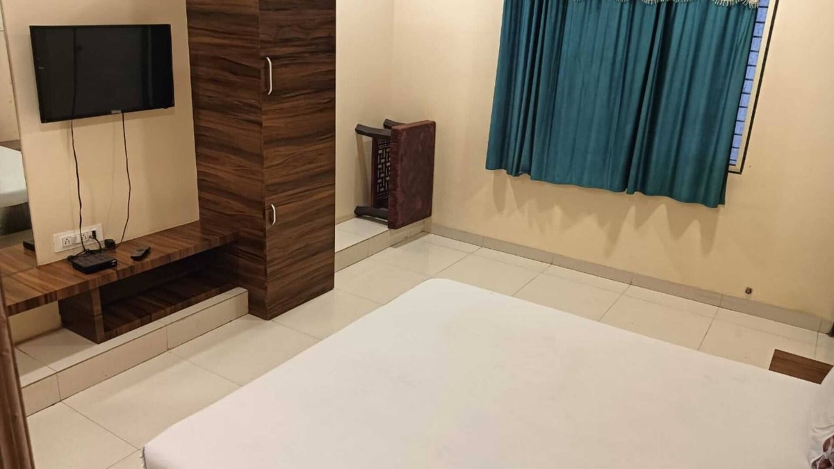 Majalgaon Hotel | Pushkaraj Lodging