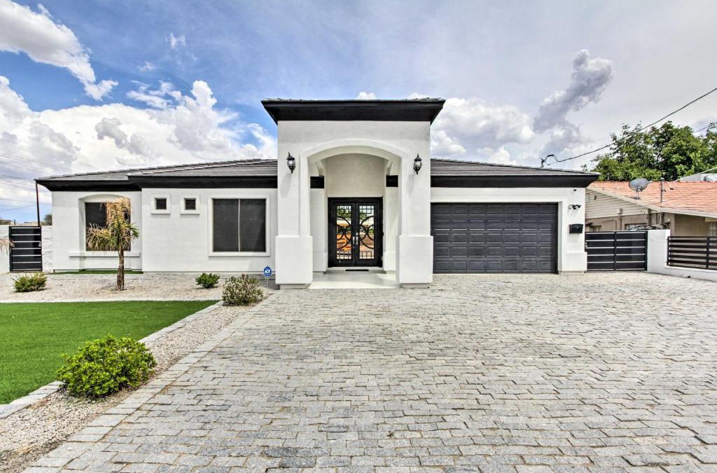 Peoria House | Putting Green and Gazebo Upscale Peoria Home