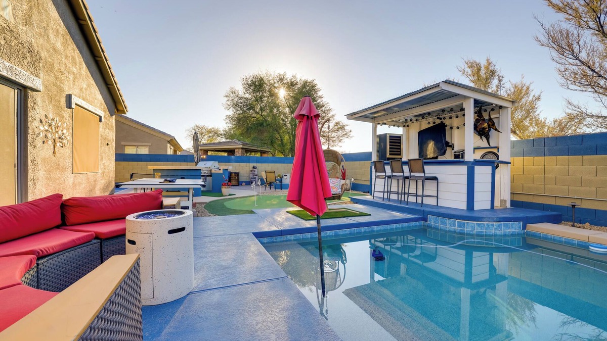 Canyon Trails House | Putting Green & Hot Tub: Goodyear Retreat!