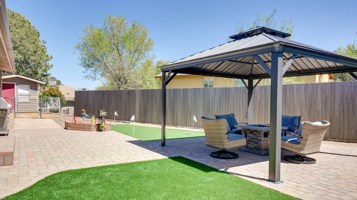 Diamond Valley House | Putting Green & Patio: Central Prescott Home