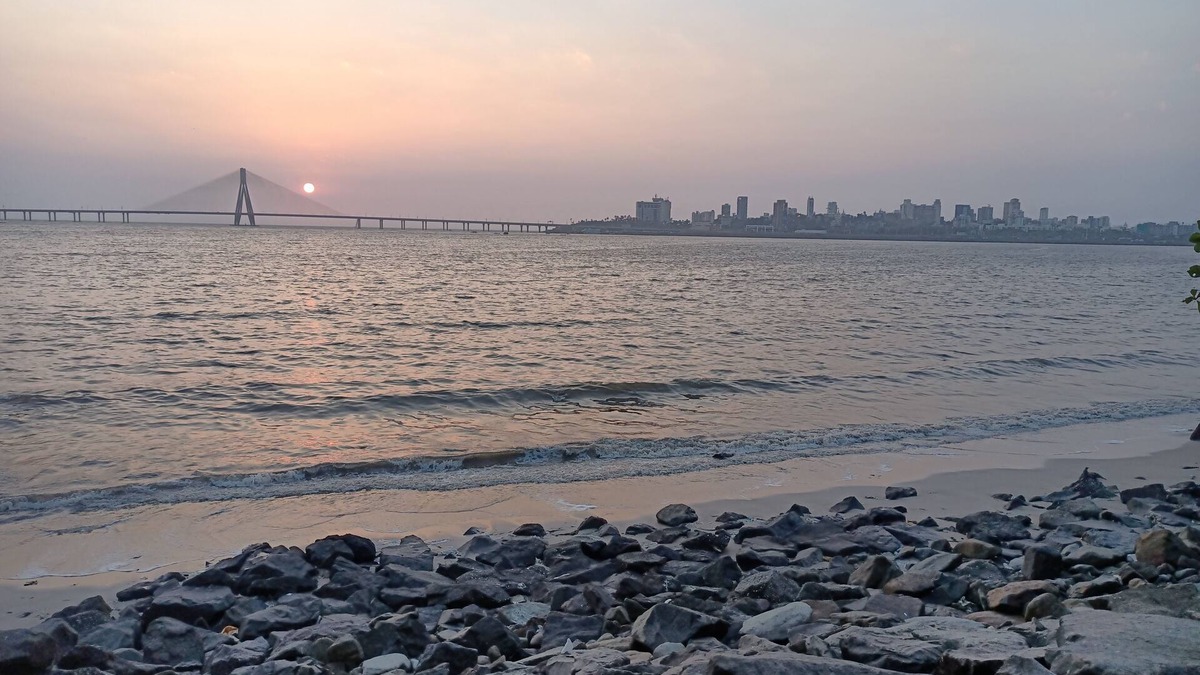 Mahim House | Pvt AC room + Seafacing + Garden + Luxury finish furniture and fitments, Mumbai