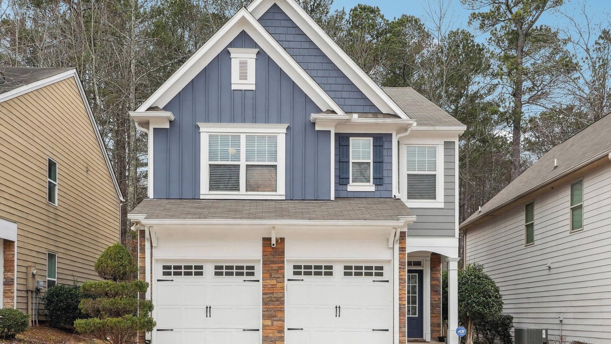 Lawrenceville House | PVT Backyard/Grt WIFI/Close to Dwntwn Lville/Slps6