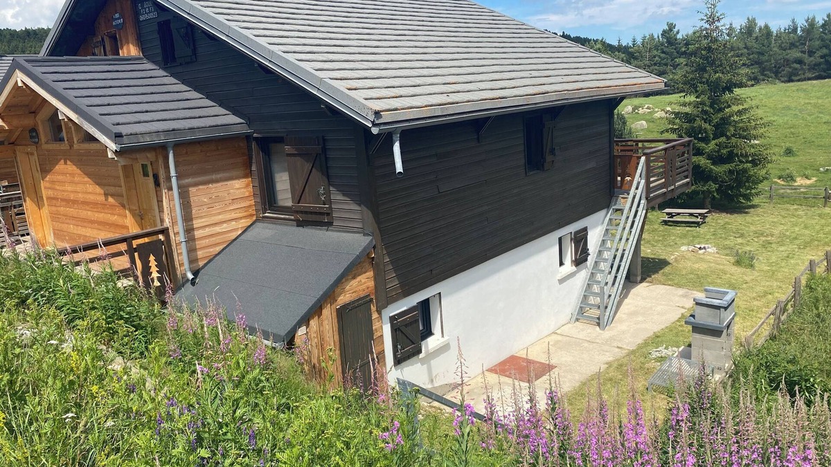 Pyrenees 2000 Ski Chalet | Pyrenees 2000: Superb mod cons apartment for rent at the foot of the ski trails
