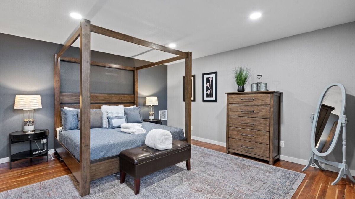 Baker City Apartment | Pythian Castle Hideaway
