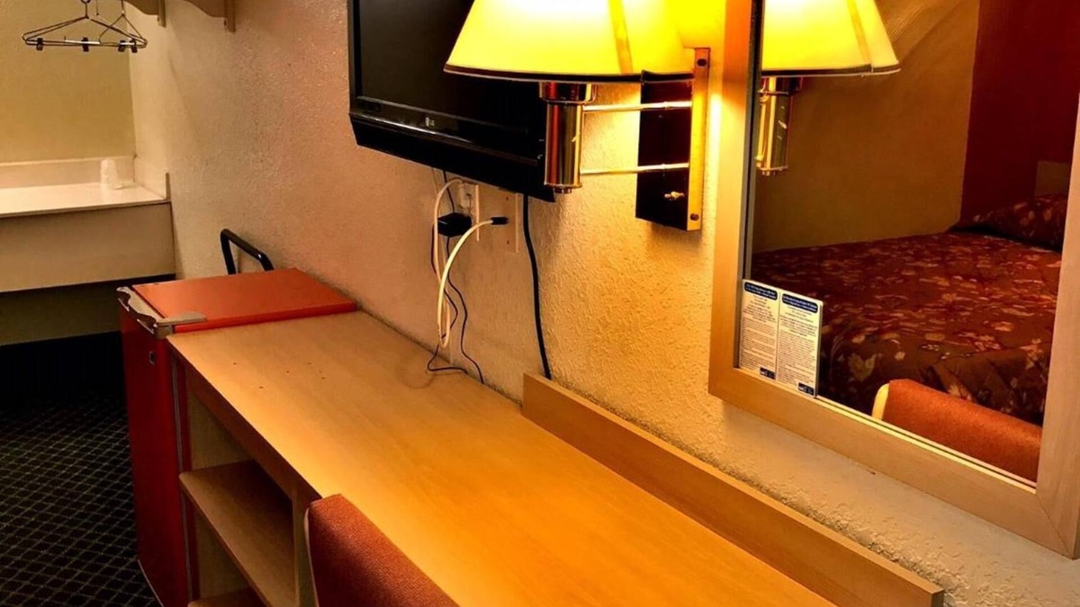 Quad Cities Hotel | QC Stay Inn