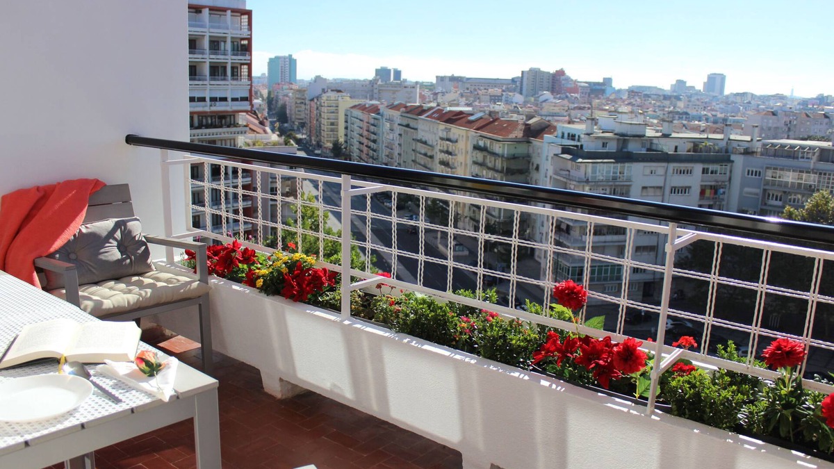Avenida de Roma Apartment | QUAD AVENUE 2BR 2BA, 2 Balconies, Garage, A.C. (Cold or heat), with city view