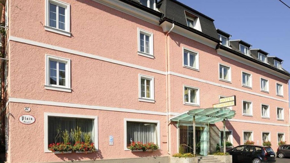 Elisabeth-Vorstadt House | Quadruple room with shower and bath, toilet - clipper, hotel