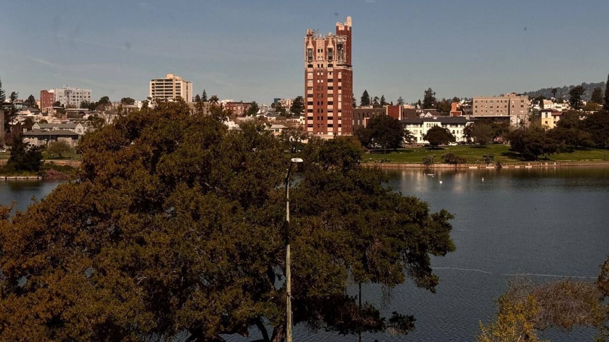 Cleveland Heights Condo | Quaint 1-bedroom condo on the lake in Oakland Lake Merritt area