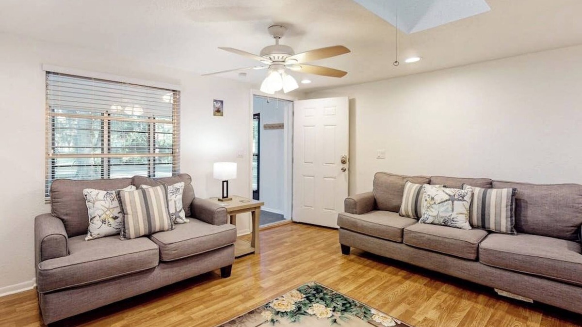 South Gate Ridge House | Quaint 2/2 Pool Home minutes away from Siesta Key Beach! Heated Pool!