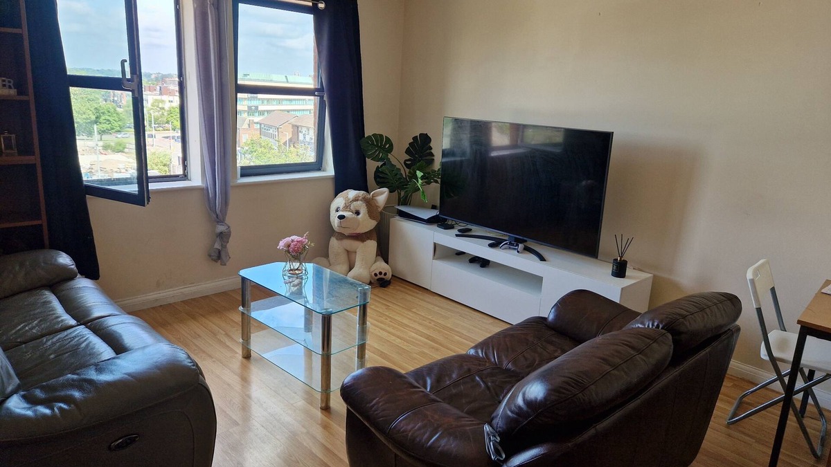 Wolverhampton Apartment | Quaint 2-bedroom apartment with WiFi in charming Wolverhampton city centre