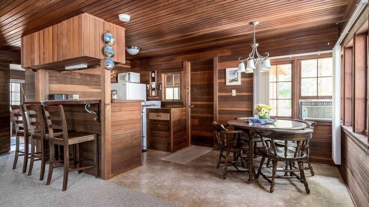 Douglas Cabin | Quaint Cabin Near Douglas Beach