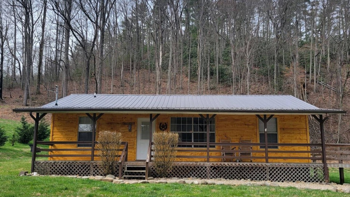 Cosby Cabin | Quaint Cabin on Cosby Creek/Close to Gatlinburg