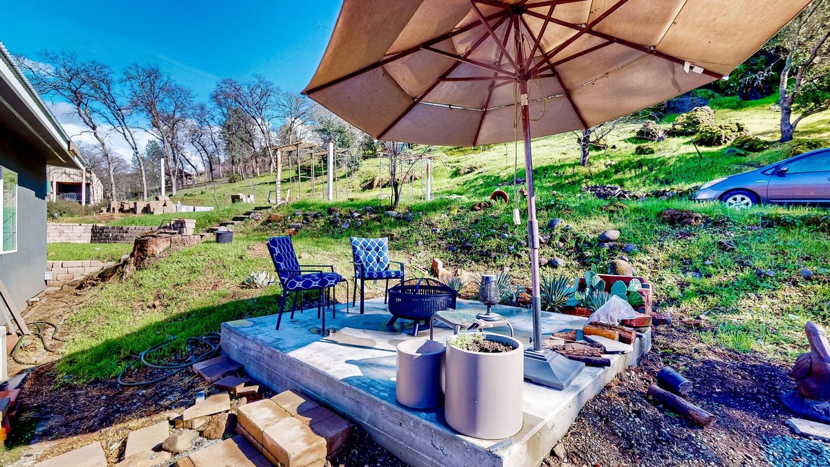 Chico Apartment | Quaint Chico hideaway with open layout, smart TV, Galanz fridge, patio, & AC
