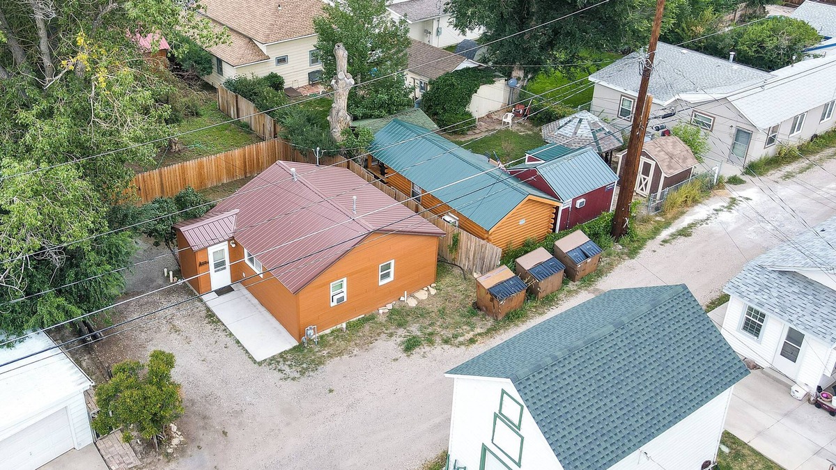 Cody Cottage | Quaint Cody Cottage w/Grill: Walk to Downtown!