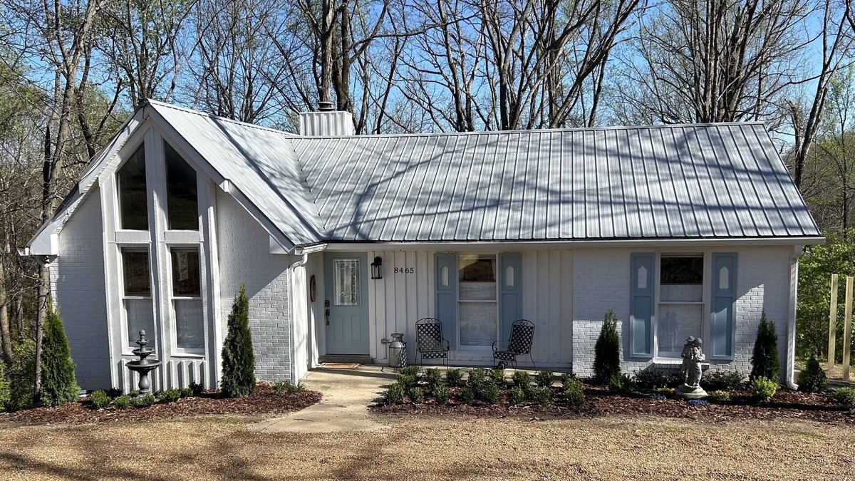 Pegram Cottage | Quaint Cottage in the Woods 20 minutes to Downtown
