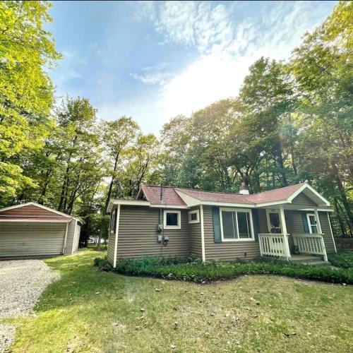 Rapid River House | Quaint Cottage on the Sandy Shores of Lake Michigan