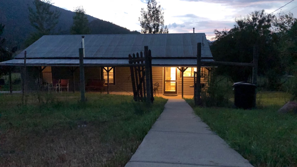 New Castle House | Quaint Country Charm, but close to all the Valley has to offer.
