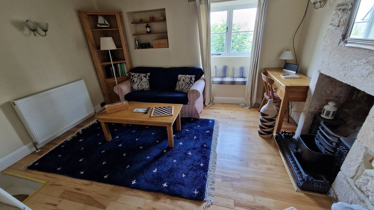 Dudbridge Cottage | Quaint Country cottage with private garden