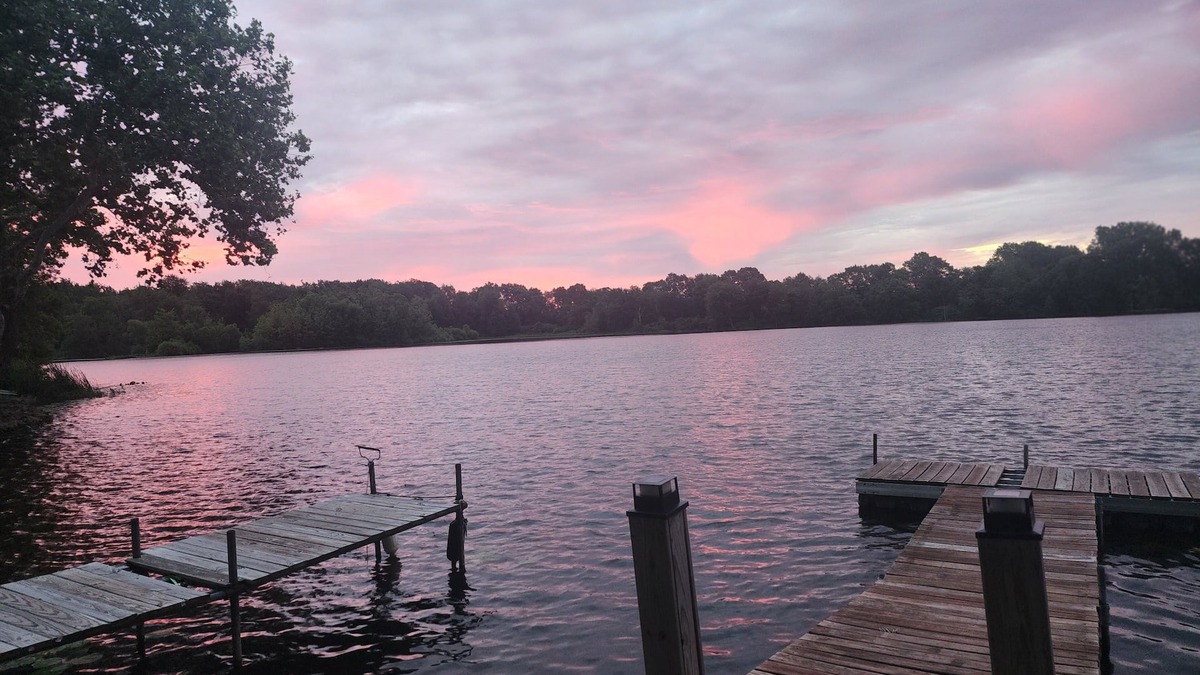 Howe Cottage | Quaint cozy cottage nestled on the quiet shores of Pigeon Lake in Howe