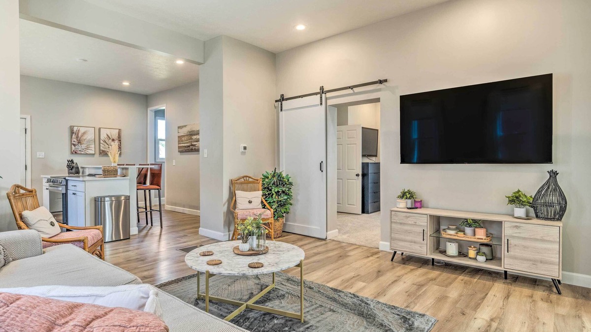 Near Eastside House | Quaint + Cozy Indianapolis Getaway w/Yard!