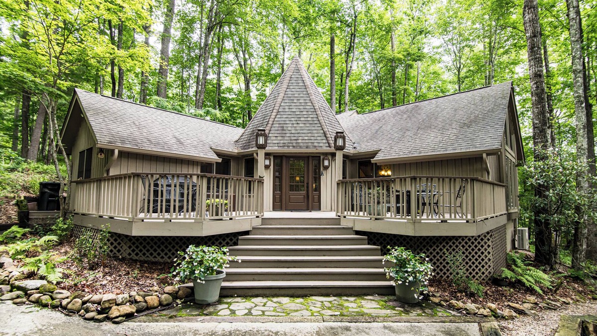 Sapphire House | Quaint, Cozy Mountain Home in Sapphire w/Loft & Amenities, Near Cashiers