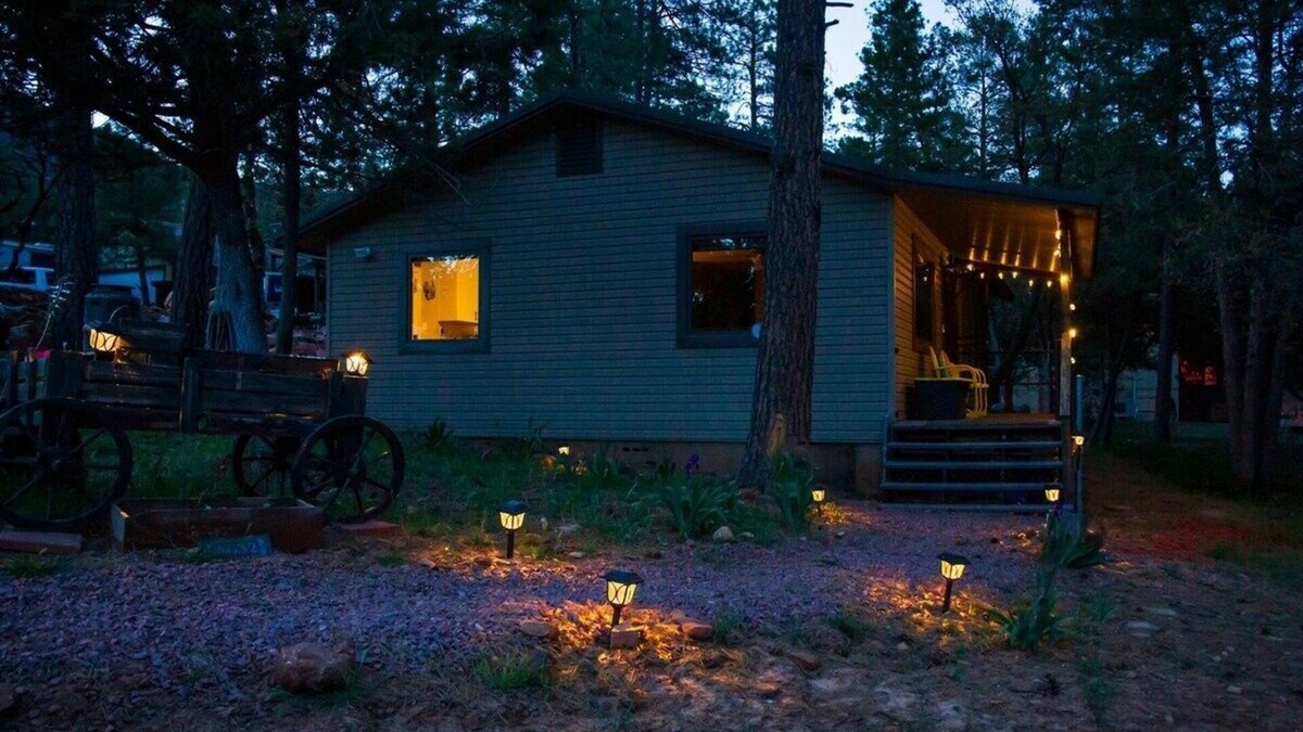 Pine Cabin | Quaint & Cozy Retreat | Peaceful Pine Place