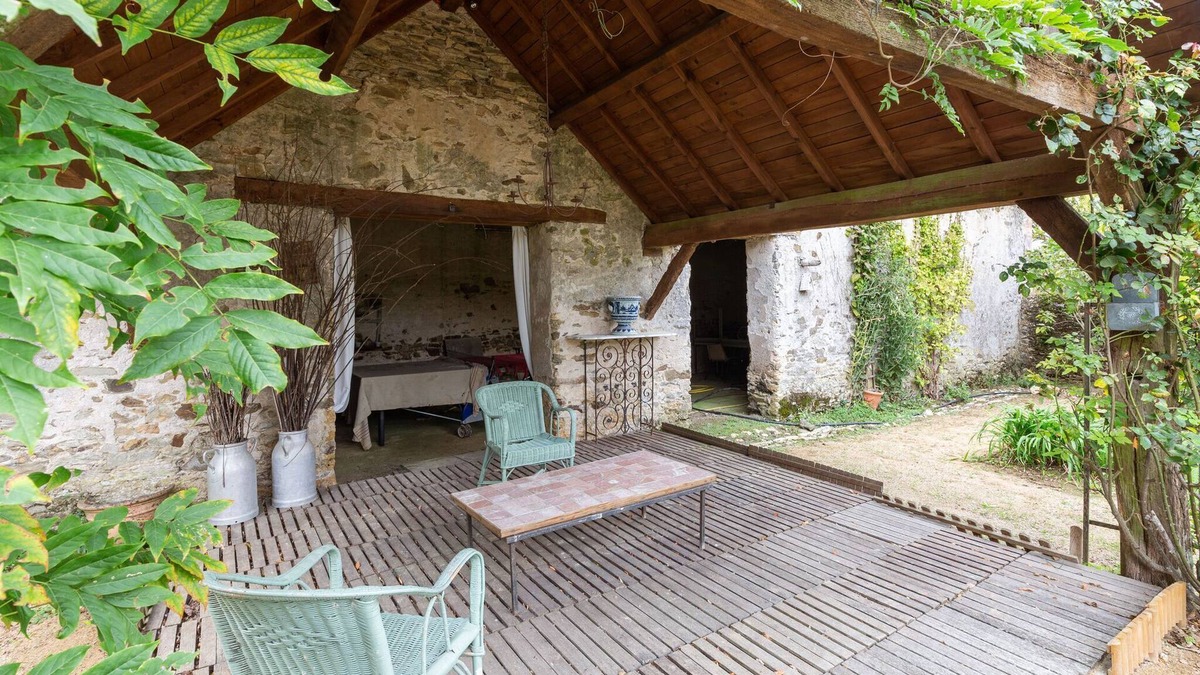 Saint-Laurent-des-Mortiers House | Quaint Holiday Home in Loire France with Garden
