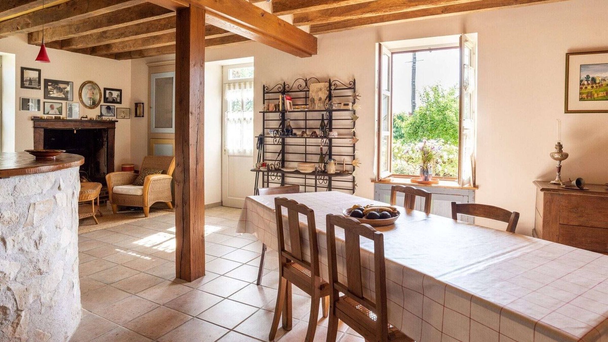 Morogues House | Quaint Holiday home in Morogues with Garden