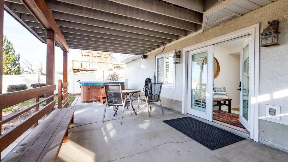 Sandy Apartment | Quaint Homeaway Near Trails and ski Resorts