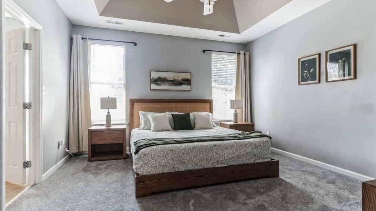 Harvest House | Quaint homey cottage style home in Harvest
